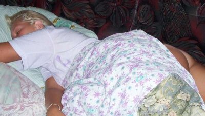 Сексуальные фантазии с младшей сестрой в глубоком сне