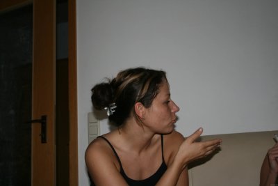 Парочка дамочек ублажает пенис