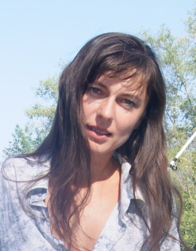 Сексуальная красотка сняла пару откровенных фото для личного пользования