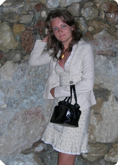 Светочка показывает свои прелести в уютной квартире