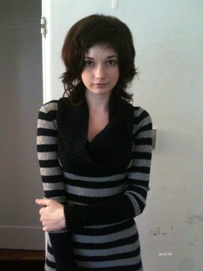 Диана Шурыгина демонстрирует свое обнаженное тело перед камерой