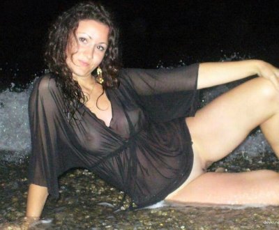 Обожает стильно позировать без нижнего белья