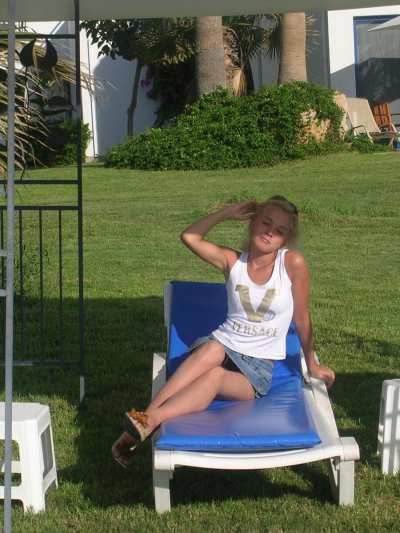 Пикантные снимки юной красавицы: умножьте наслаждение!