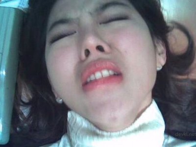 Жарит волосатую азиатку в писю.