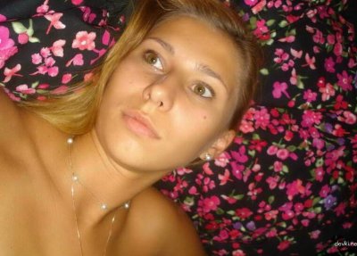 Интимные снимки привлекательной красотки, демонстрирующей свою аппетитную попу.