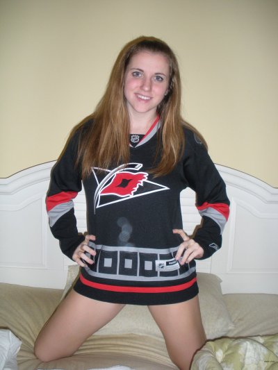 Развратная красотка с гладкой пилоткой готова к тебе