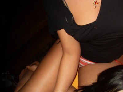 Гладко выбритая пися молодой дамы