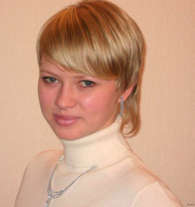 Девушка демонстрирует свою красоту в обнаженном виде!