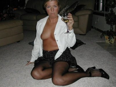 Интимные фотки зрелой женщины — домашнее селфи милфы