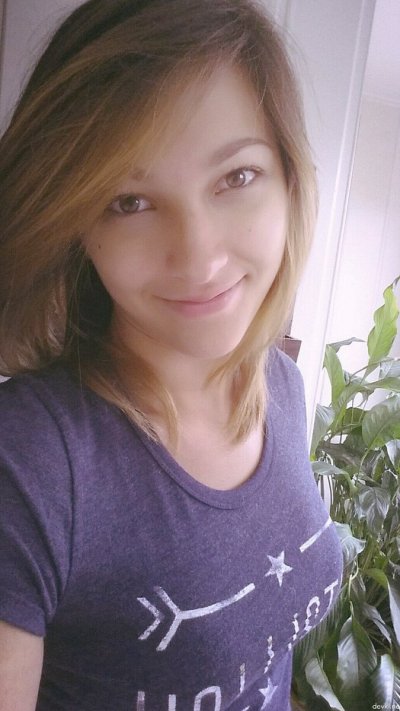 Красотка сняла обтягивающие штаны с нижним бельем