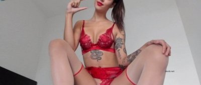 Интимные снимки привлекательной дамы с татуировкой