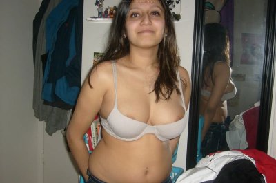 Крутые снимки обнаженной шатенки в домашней обстановке