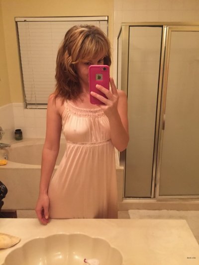 Соблазнительные снимки обворожительных дамочек в интимной обстановке