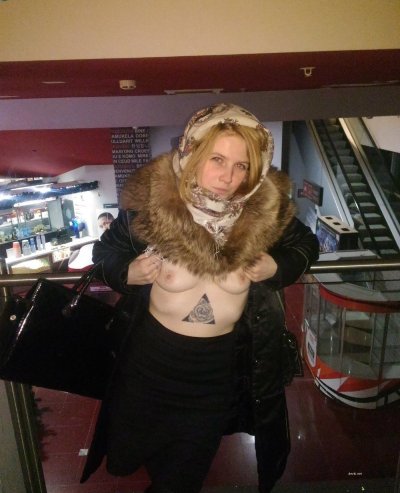 Погладил грудь без одежды: горячее видео! 🌶️