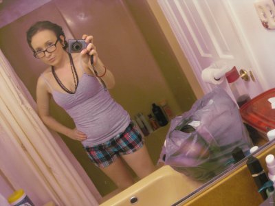 Гладко выбритая киска милфы