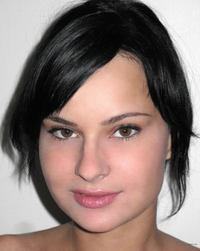 Снимки веселой брюнетки без одежды - развлекись!