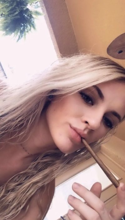 Пылкие снимки: обнаженная красотка в азарте