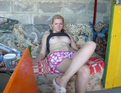 Готова раздеться перед камерой везде