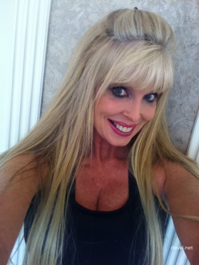 Горячие игры с шикарной красоткой в мире эротики