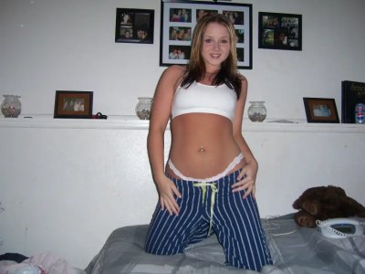 Девчонка с молоком на рожице от орального секса