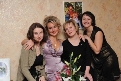 Обнаженная дама с прекрасным бюстом - увлекательное зрелище!