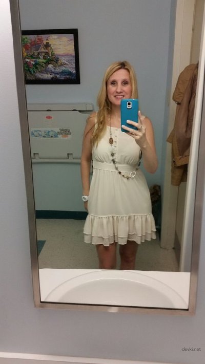 Опытная создает для партнера интимные снимки