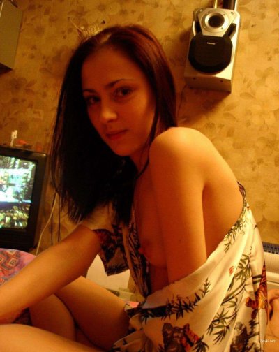 Секс по-домашнему: миленькая красотка во все отверстия