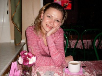 Развратная красотка показала влажную киску