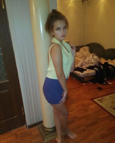 Сексуальная красотка мечтает, чтобы парни восхищались ее голой фигурой