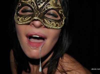 Двое веселятся интимными утехами