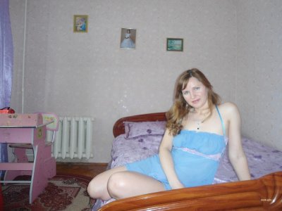 Обнаженная соседка в ожидании интима с партнером