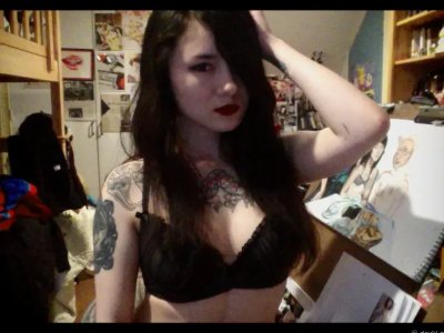 Девушка, облизывающая мужской ствол