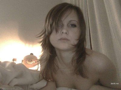 Красотка демонстрирует свою киску - горячие фото и видео!