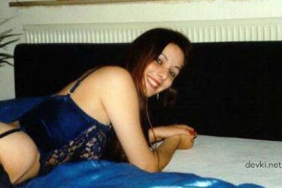 Три голые красотки в эротическом видео