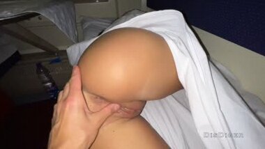 Экстремальный розыгрыш: разбудил голую девушку своим членом в поезде! Шокирующее видео!