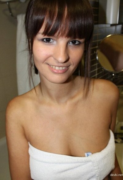 Снимки сисястой красотки в домашней обстановке