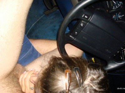 После вечеринки занялся любовью с милфой в авто