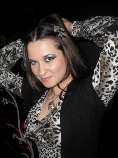 У неё шикарная фигура, и она это осознает, поэтому её легко уговорить показать её без цензуры