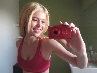 Изображения горячей блондинки, готовой к интимным играм