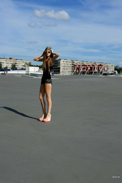 Интимные моменты с обаятельной стройной красавицей