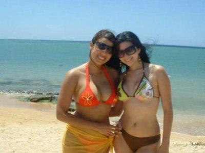 Сексапильные красотки с пышными ягодицами - горячее видео!