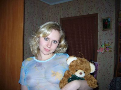 Красотка с гладко выбритой киской прекрасно дает в попку