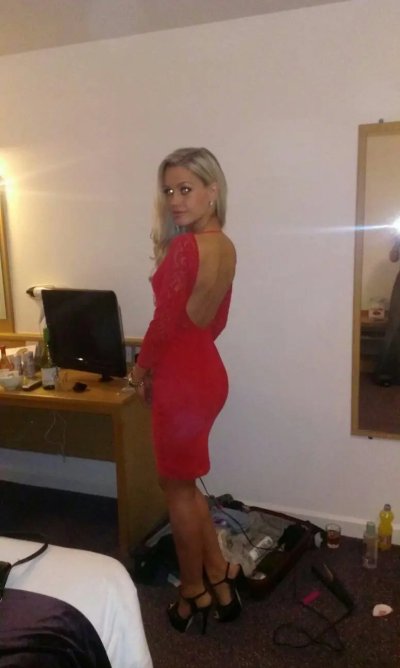 Привлекательная роскошная блондинка, интимные снимки в домашней обстановке