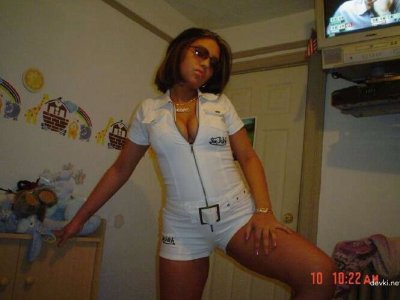 Красивая малышка наслаждается весельем