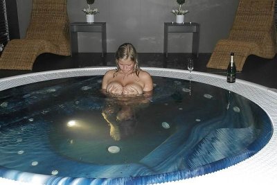 Снимки самодельной красотки с обильной грудью