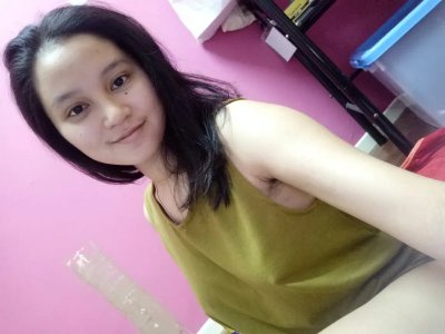 Чикса в платке дрочит - экзотическое видео!