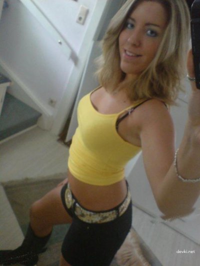 Фото обнаженной красотки в объективе