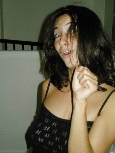 Шалунья устраивает интимную вечеринку.