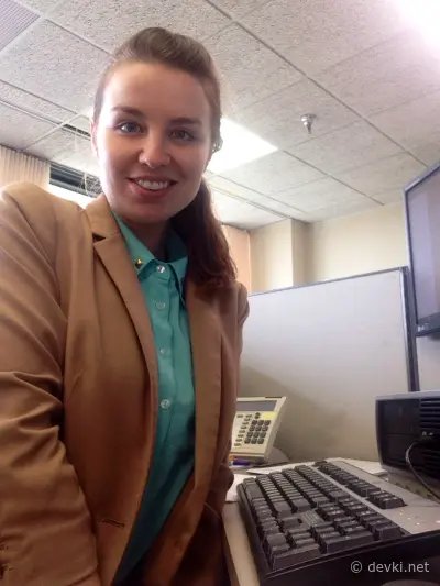 Скучающий офисный работник с классными такими грудями ищет развлечений