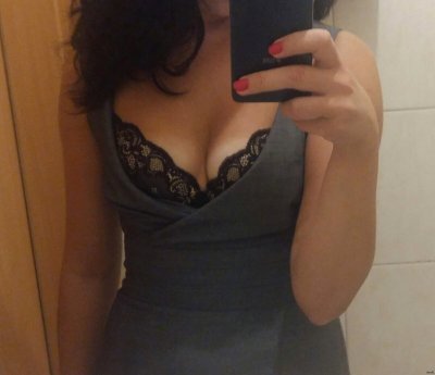 Фотосессия перед зеркалом в откровенном наряде: горячие кадры для взрослых!